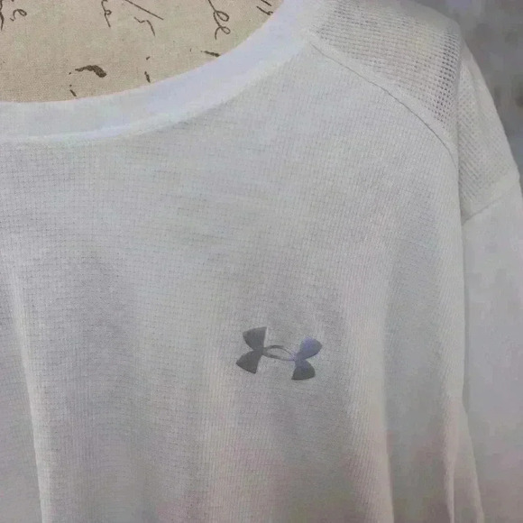 Under Armour Run fitted white w/graphic star pattern XXL - Picture 3 of 12